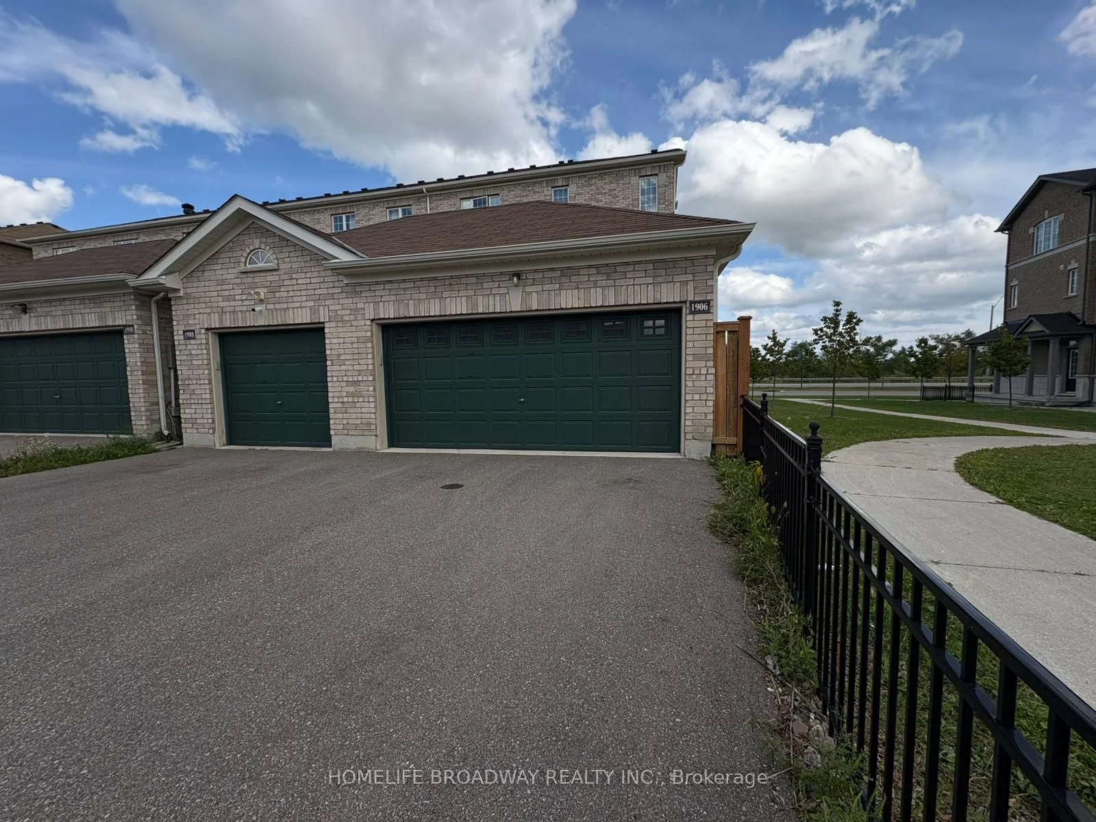 Att/Row/Townhouse in Markham