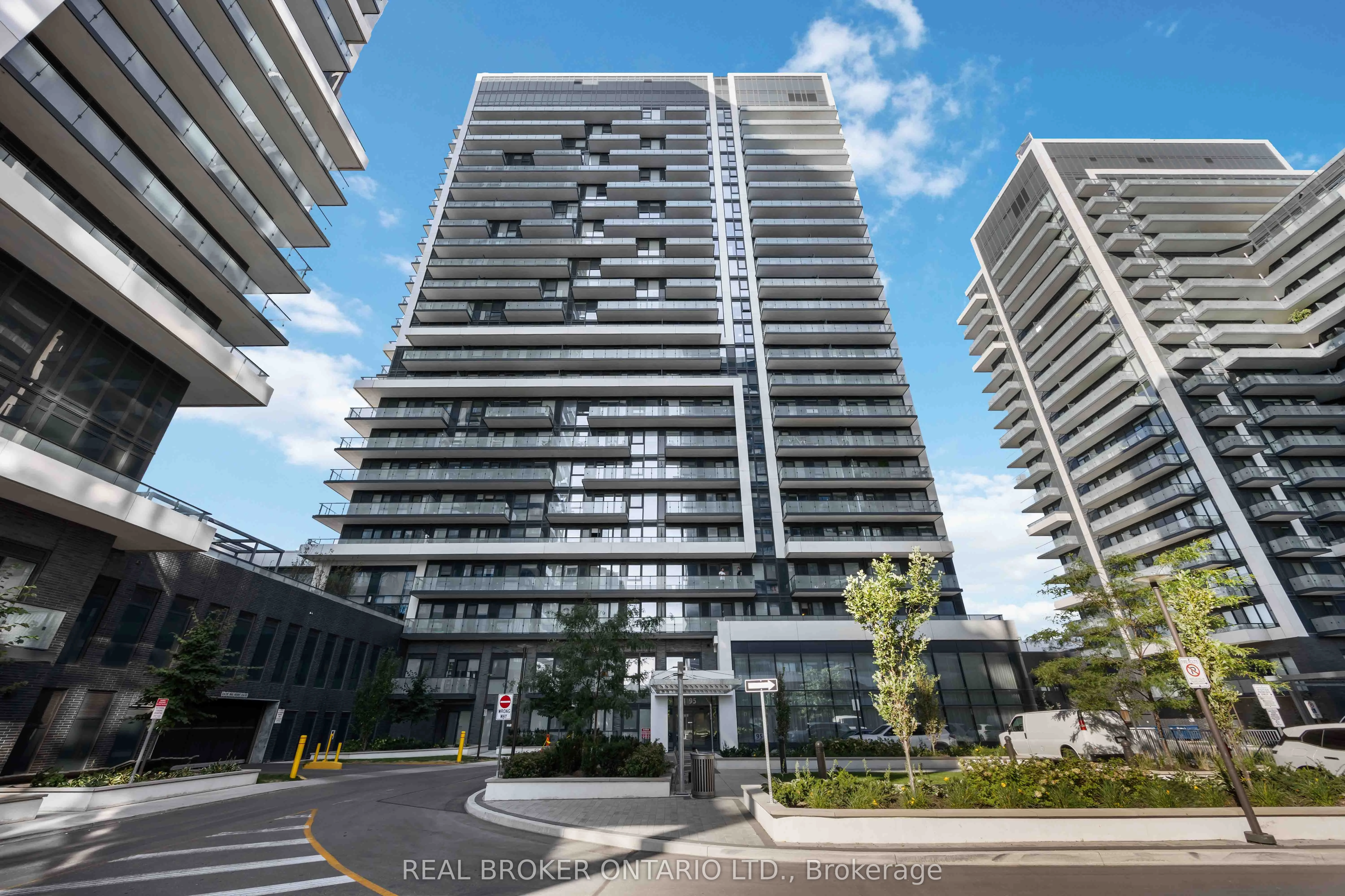 95 Oneida Crescent LPH 08, Richmond Hill, ON L4B 0H5
