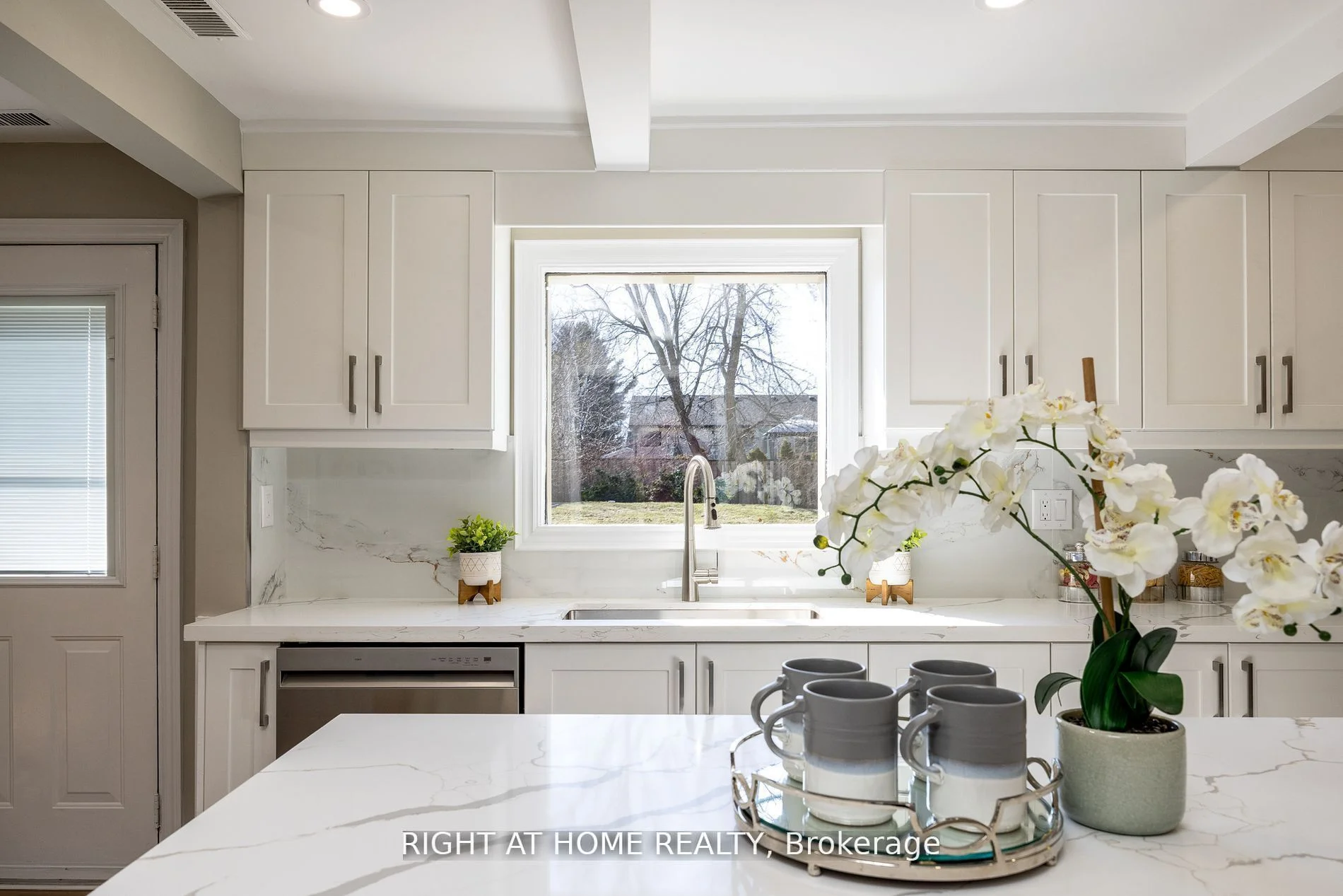 15 Farr Avenue, East Gwillimbury, ON L0G 1V0