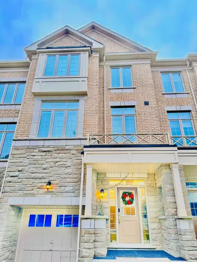 Att/Row/Townhouse in Markham