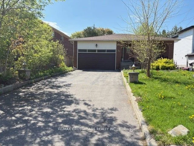 70 Hunt ( main floor ) Avenue, Richmond Hill, ON L4C 4G9