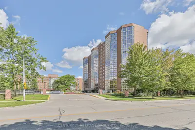 Condo Apartment in Richmond Hill
