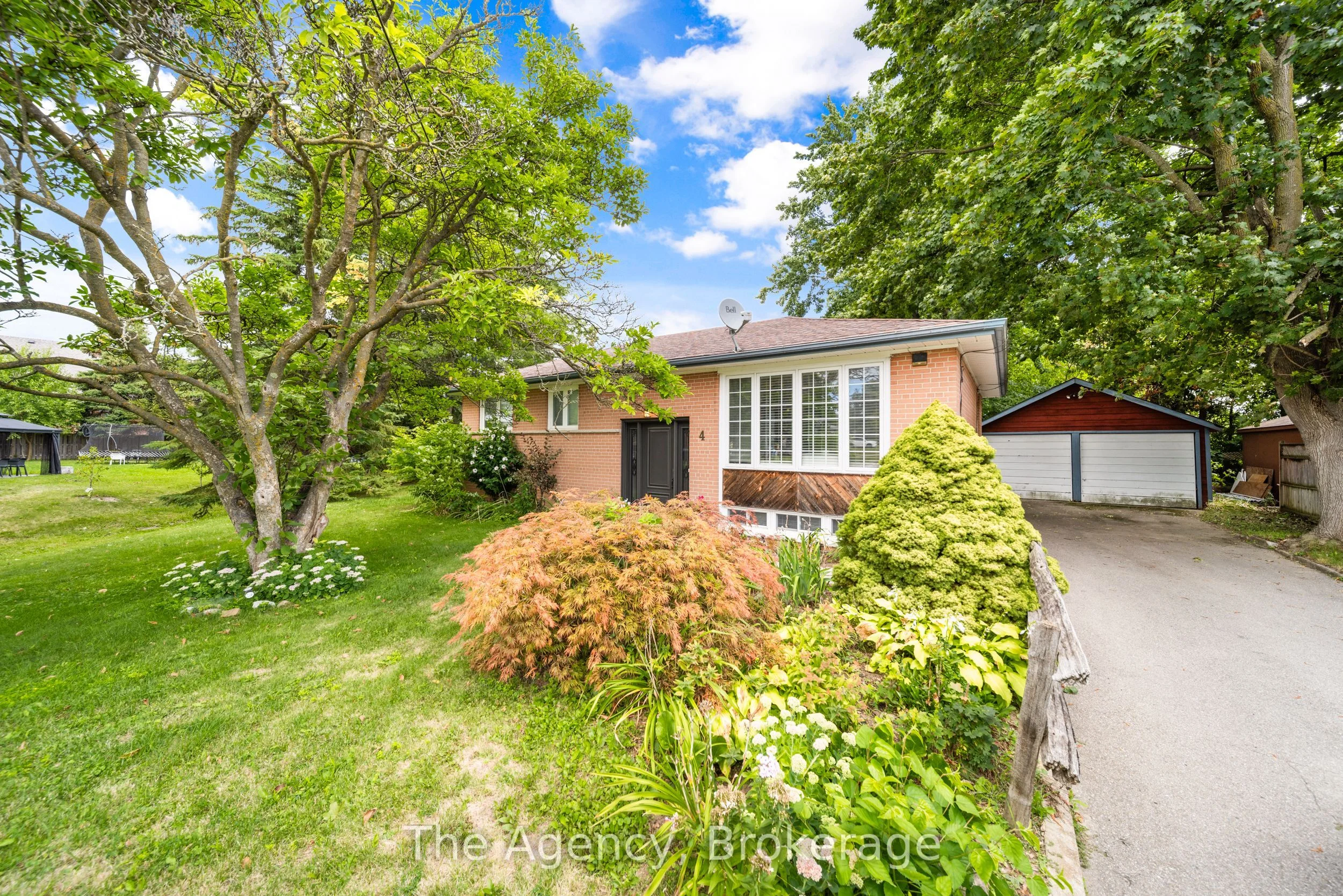 Detached in King