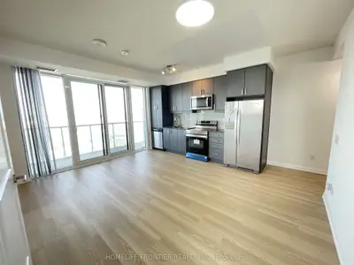 Condo Apartment in Vaughan