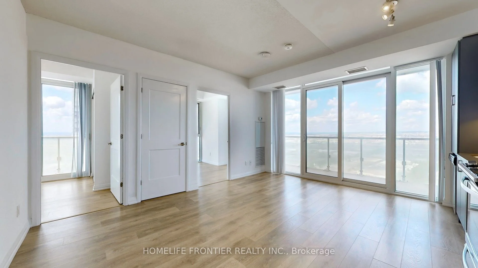 7895 Jane Street 3313, Vaughan, On L4k 2m7