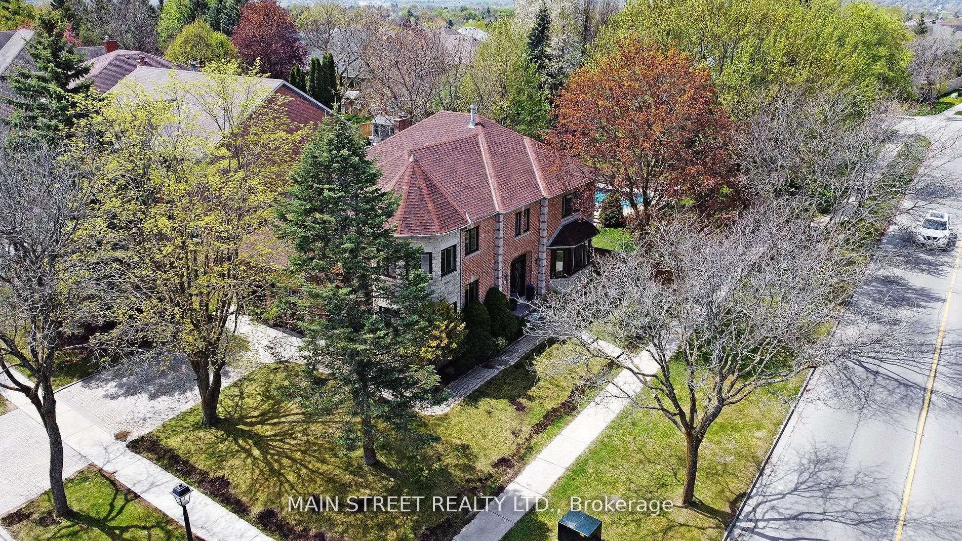 Detached in Newmarket