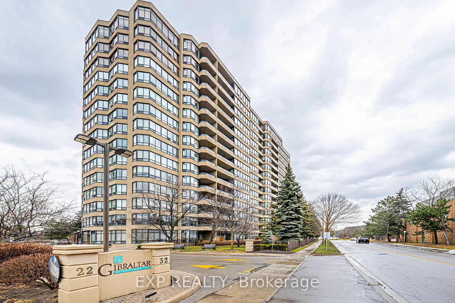 32 Clarissa Drive 521, Richmond Hill, On L4c 9r7