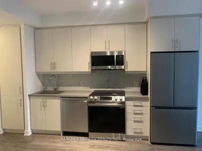 Condo Apartment in Richmond Hill