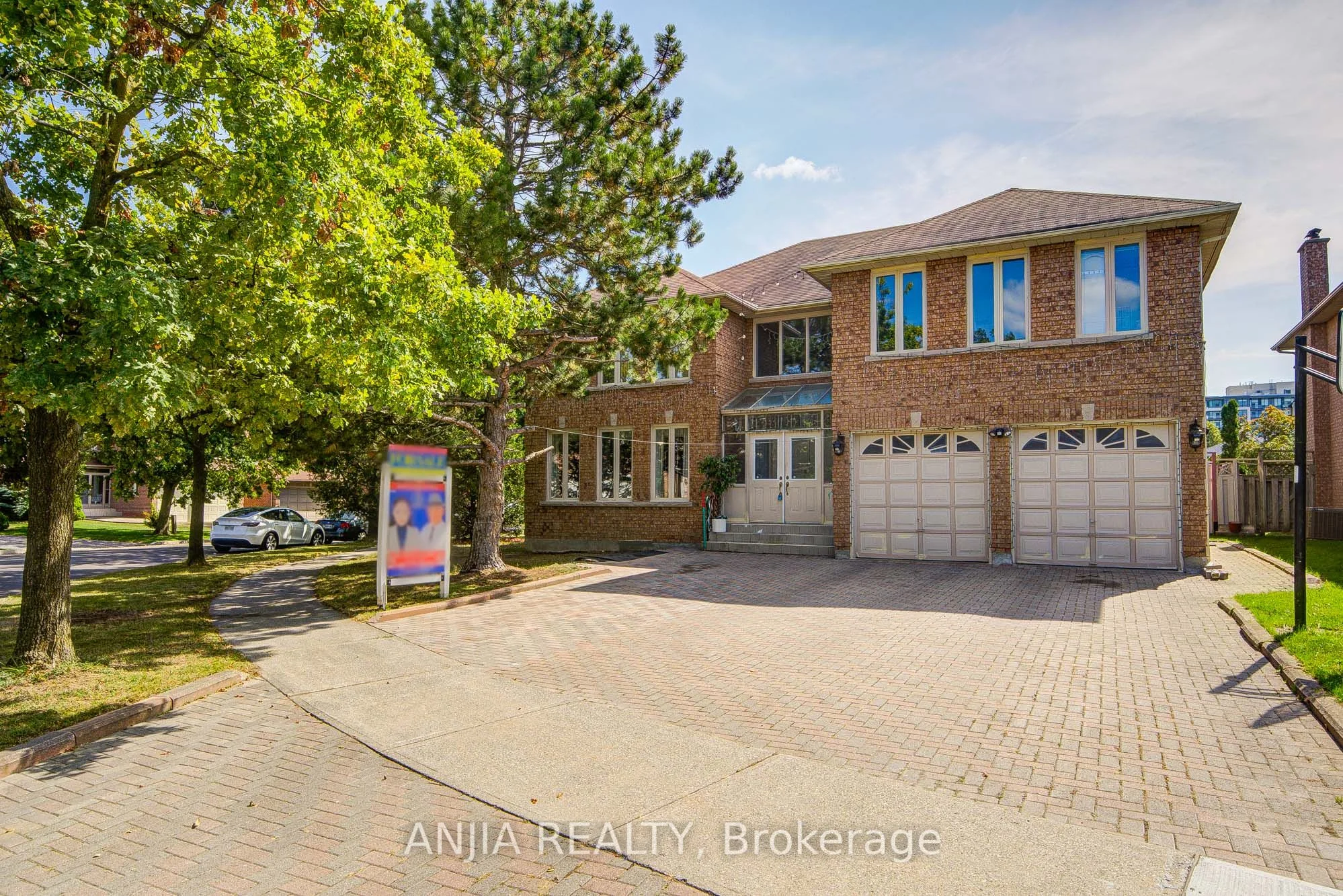 20 Lady Lynn Crescent, Richmond Hill, ON L4B 3V4
