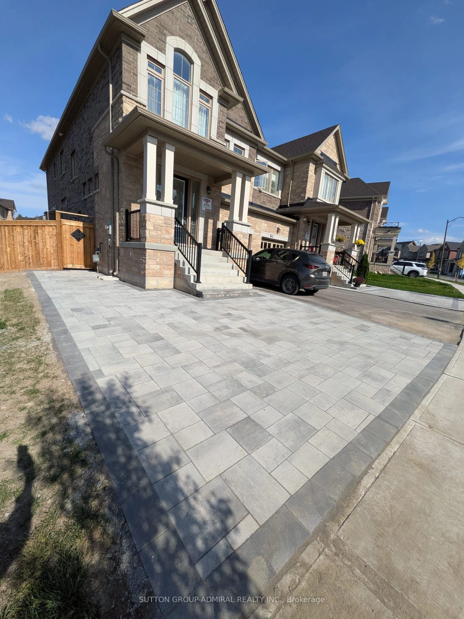 102 Kentledge Avenue, East Gwillimbury, On L9n 0v9