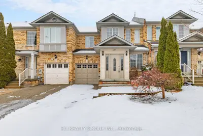 Att/Row/Townhouse in Richmond Hill