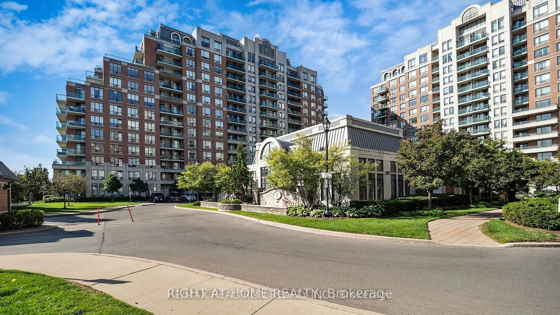 310 Red Maple Road Lph7, Richmond Hill, ON L4C 0T7