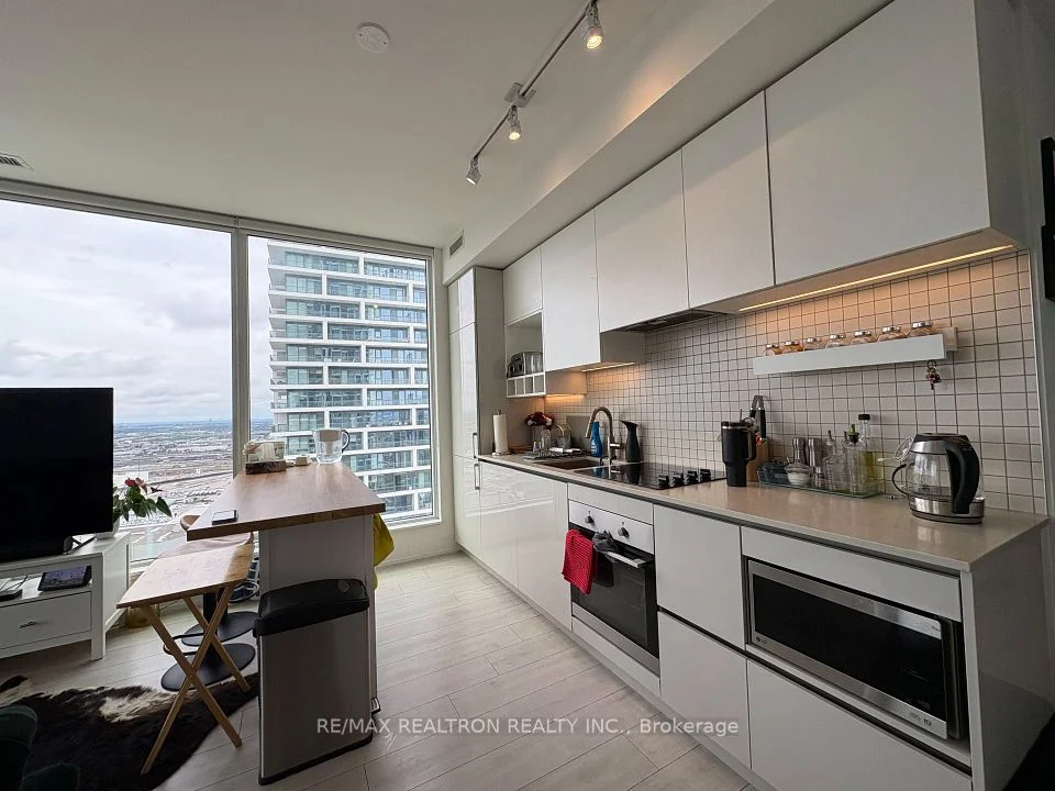 898 Portage Parkway 4902, Vaughan, ON L4K 2M7