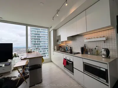 Condo Apartment in Vaughan