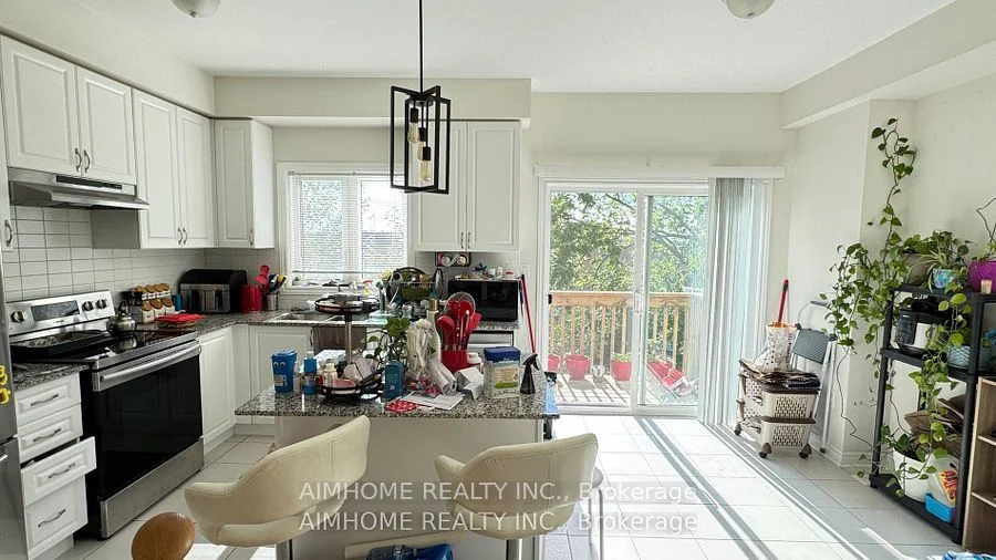 105 Gordon Circle, Newmarket, ON L3Y 0C9