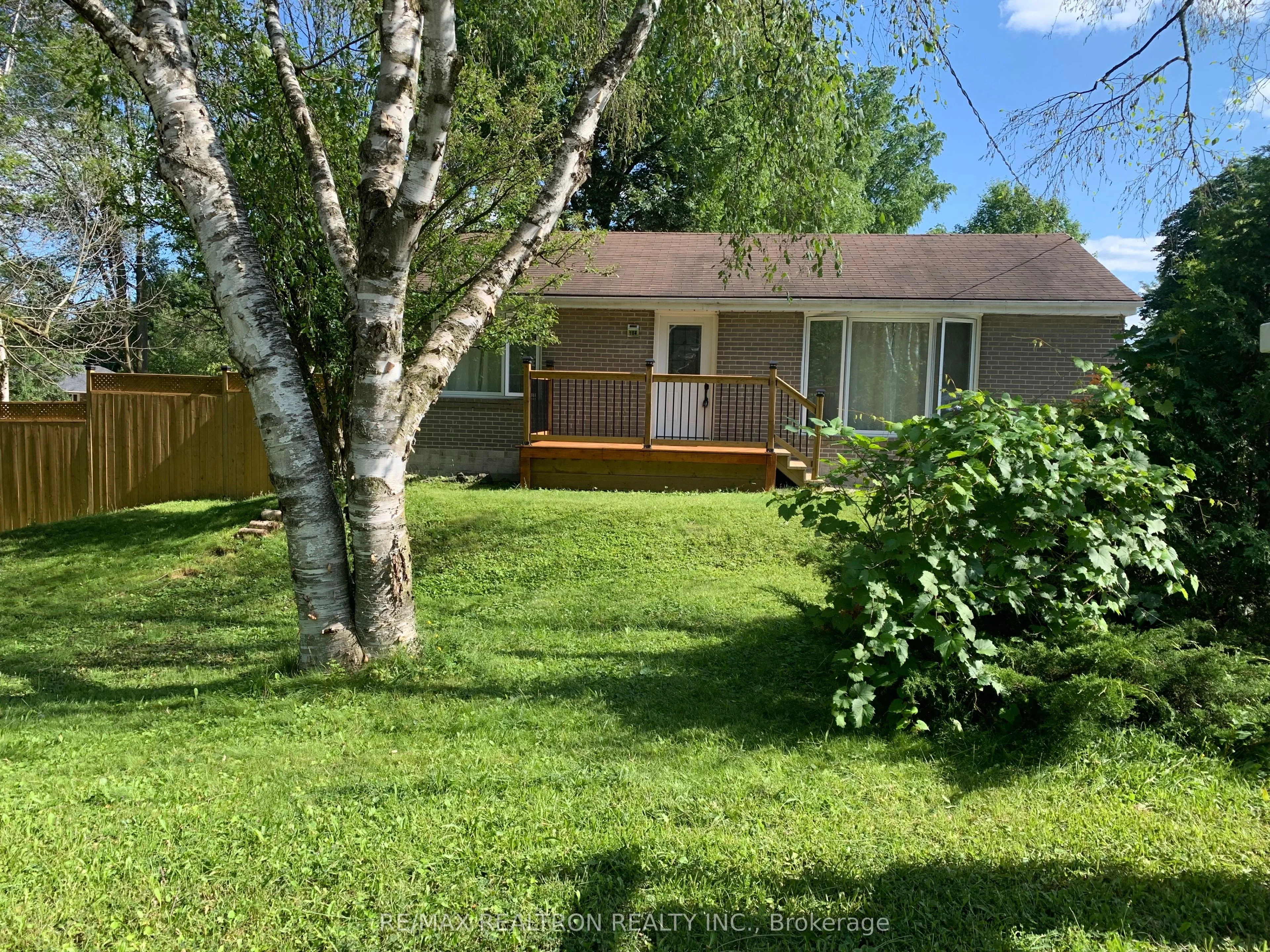 184 Avenue Road, Newmarket, ON L3Y 1N6