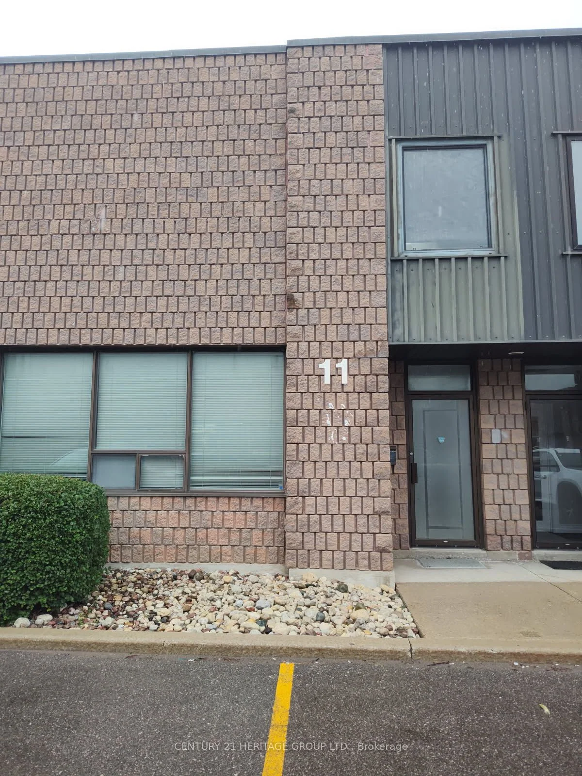 1211 Gorham Street 11, Newmarket, ON L3Y 8Y3