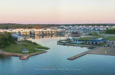 Condo Apartment in Innisfil