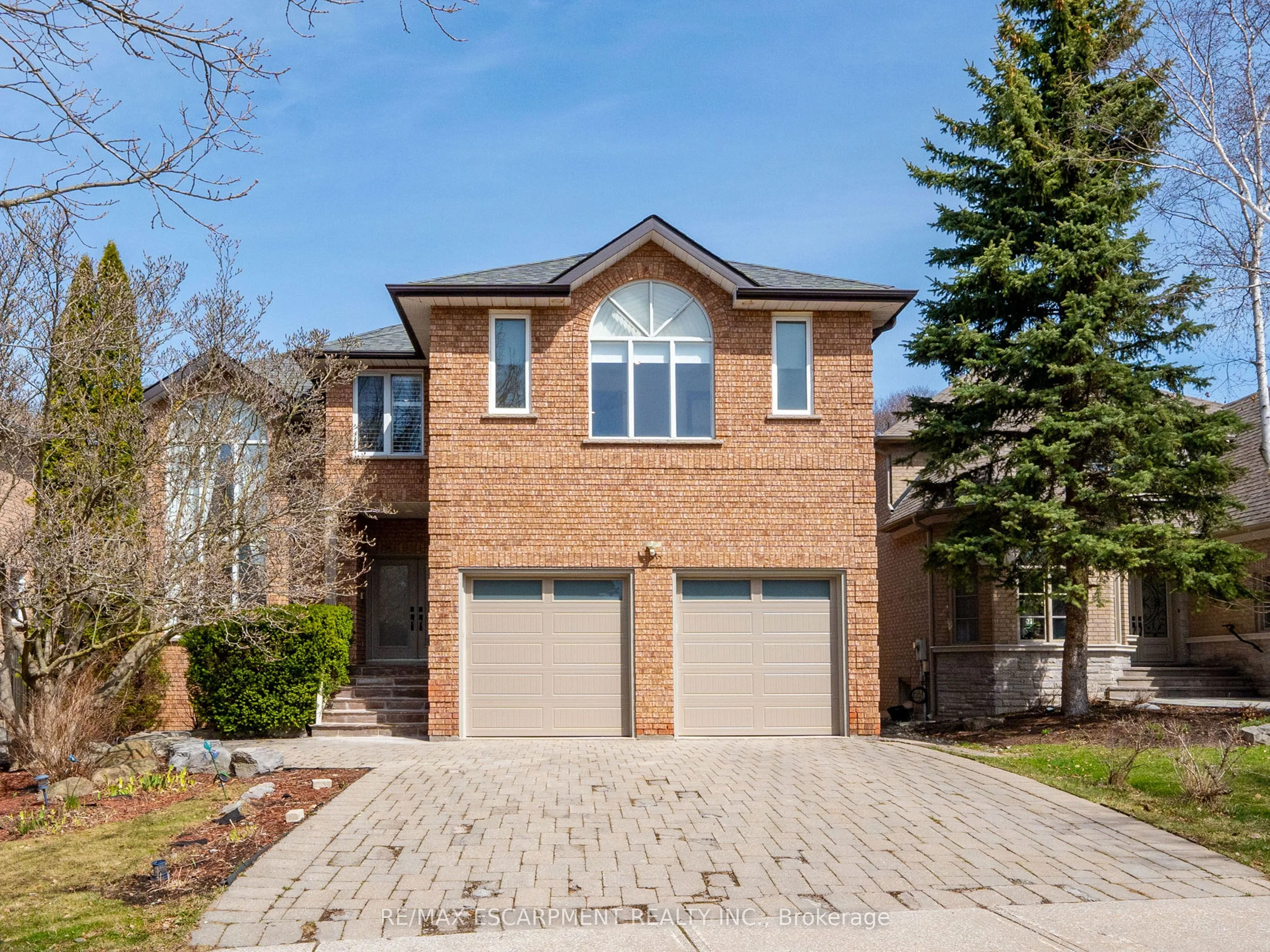 122 Arten Avenue, Richmond Hill, ON L4C 9Y3
