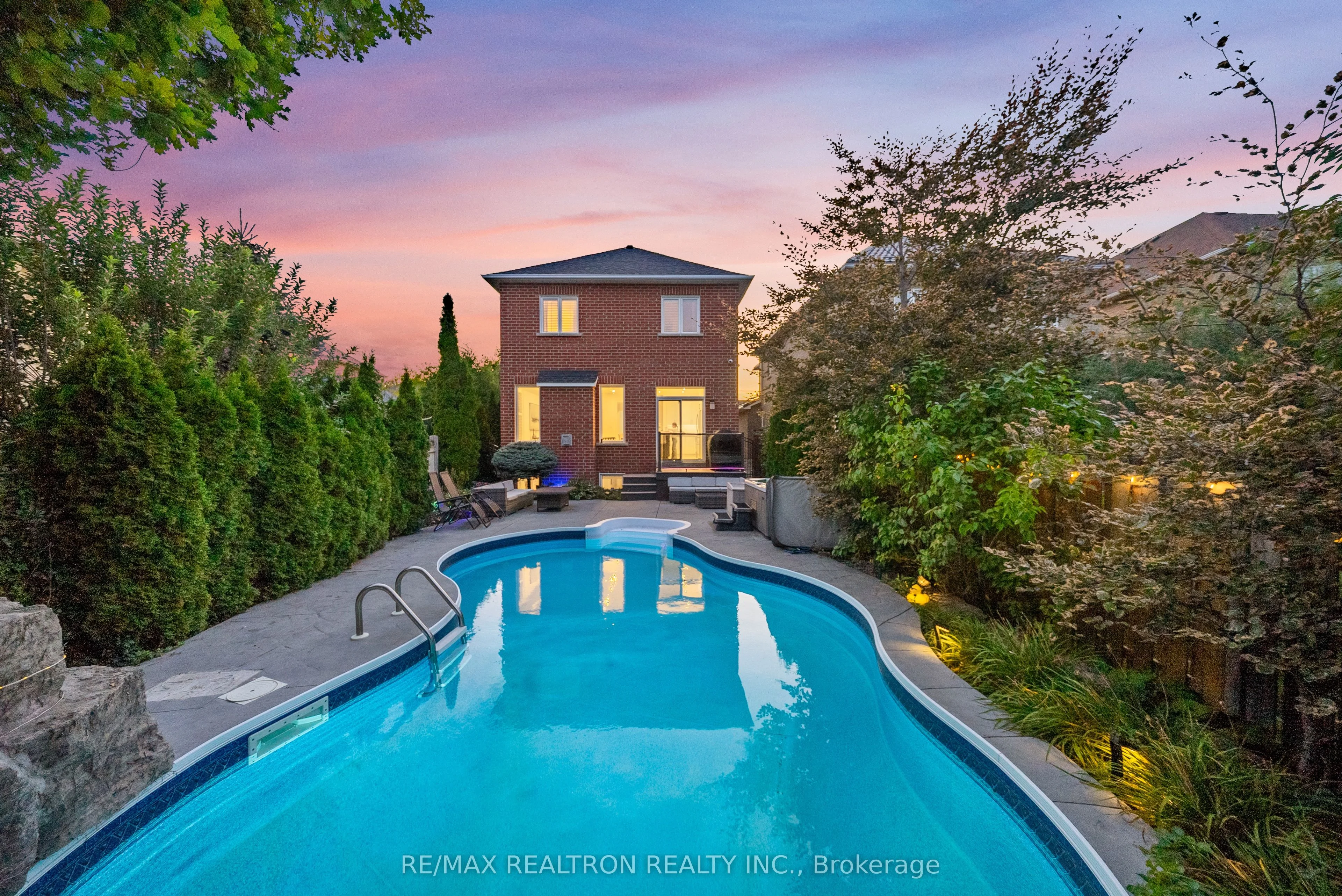 565 Thornhill Woods Drive, Vaughan, ON L4J 8Z8