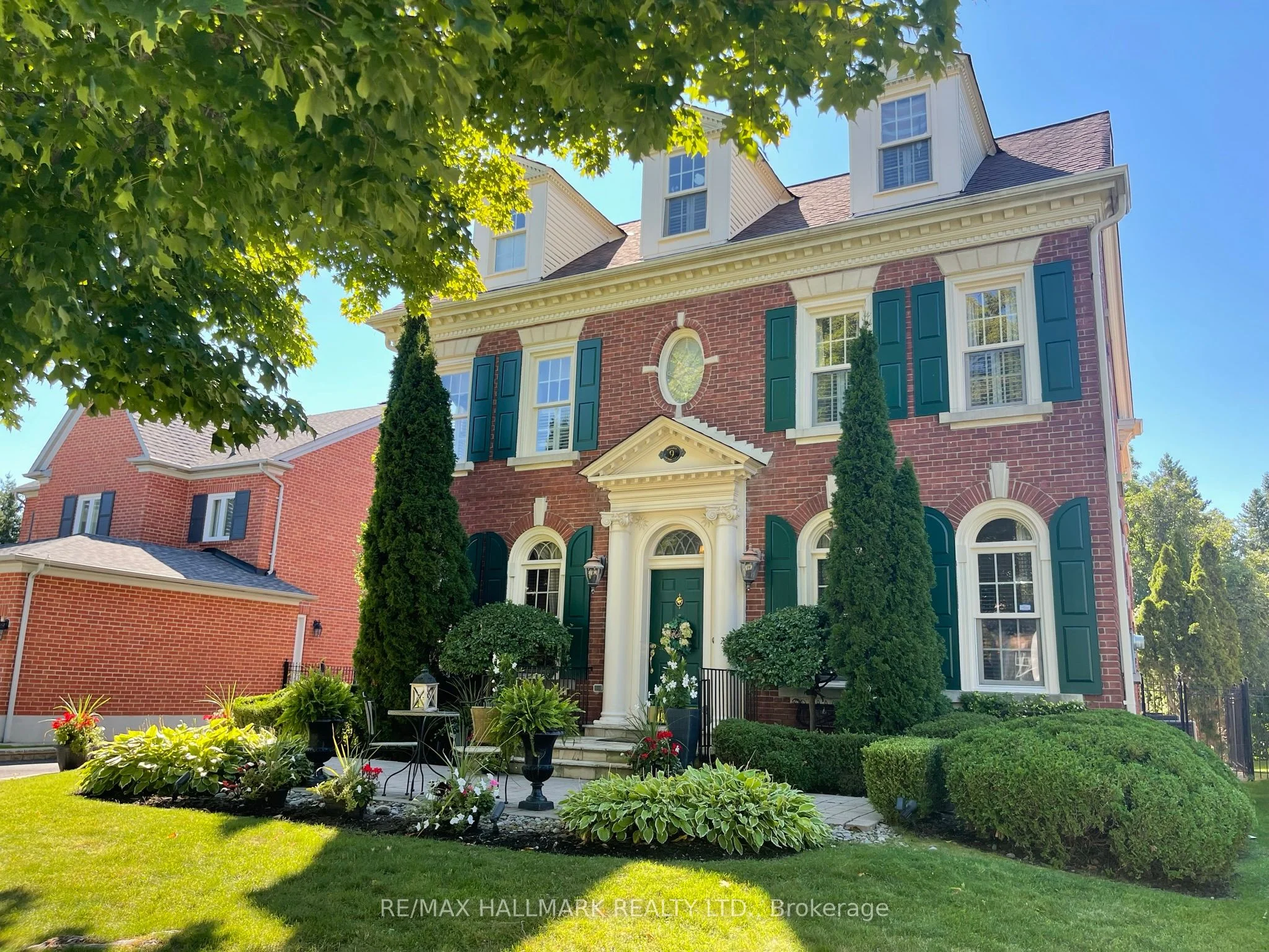 9 Willett Crescent, Richmond Hill, ON L4C 7W4