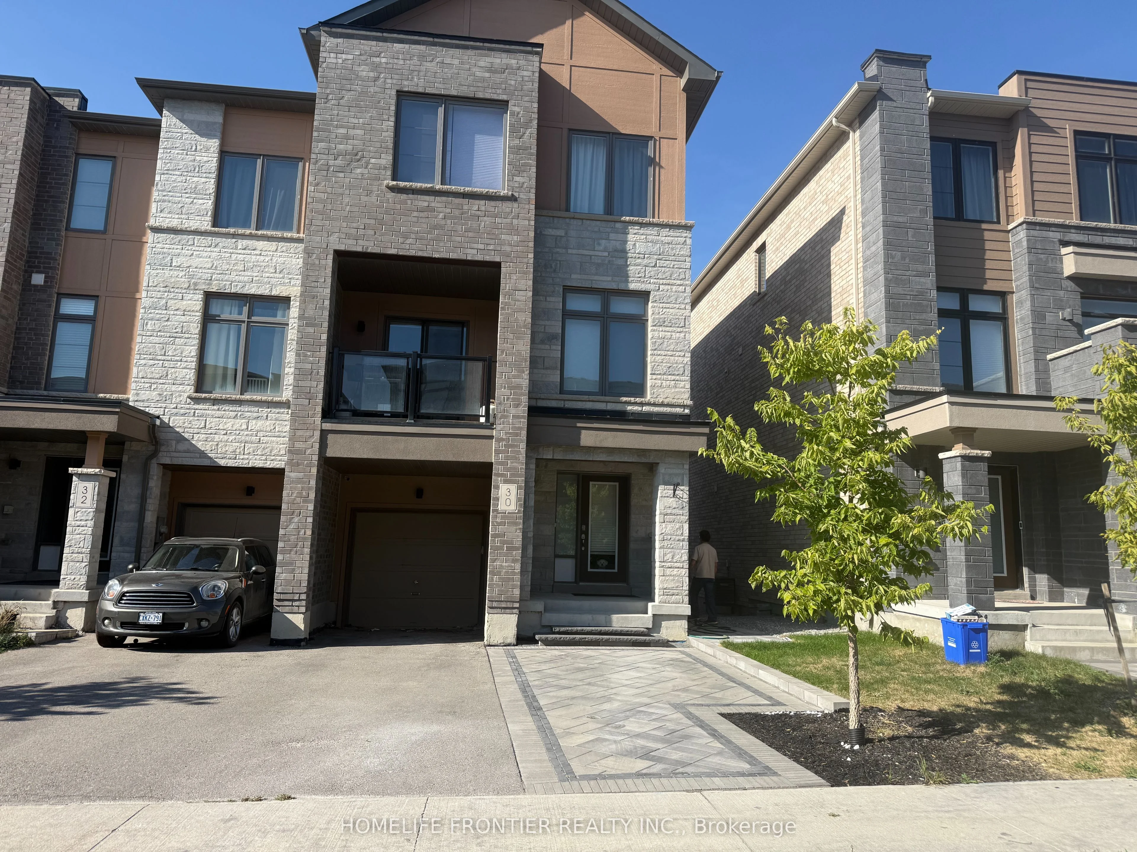 30 Vantage Loop Avenue MAIN, Newmarket, ON L3X 0K6