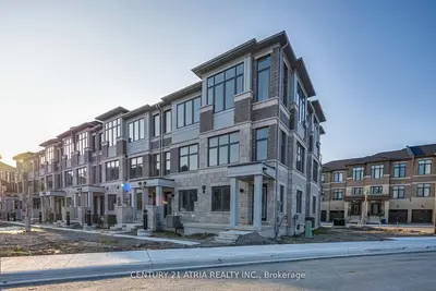 Att/Row/Townhouse in Richmond Hill