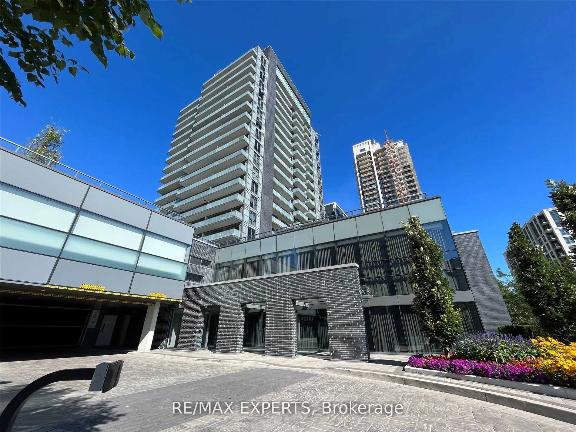 65 Oneida Crescent 303, Richmond Hill, ON L4B 0G9