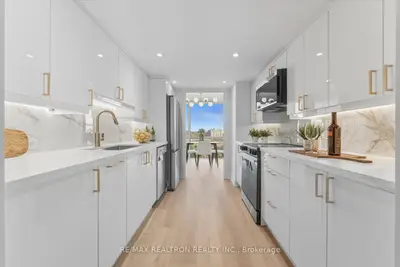 Condo Apartment in Richmond Hill