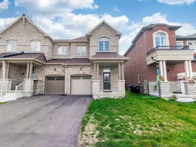Att/Row/Townhouse in Bradford West Gwillimbury