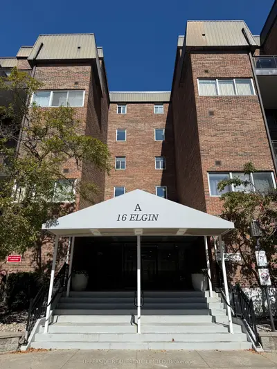 Common Element Condo in Markham