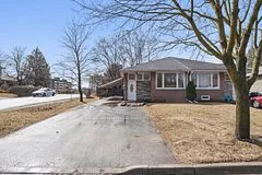 234 Penn Avenue BSMNT, Newmarket, ON L3Y 2S5
