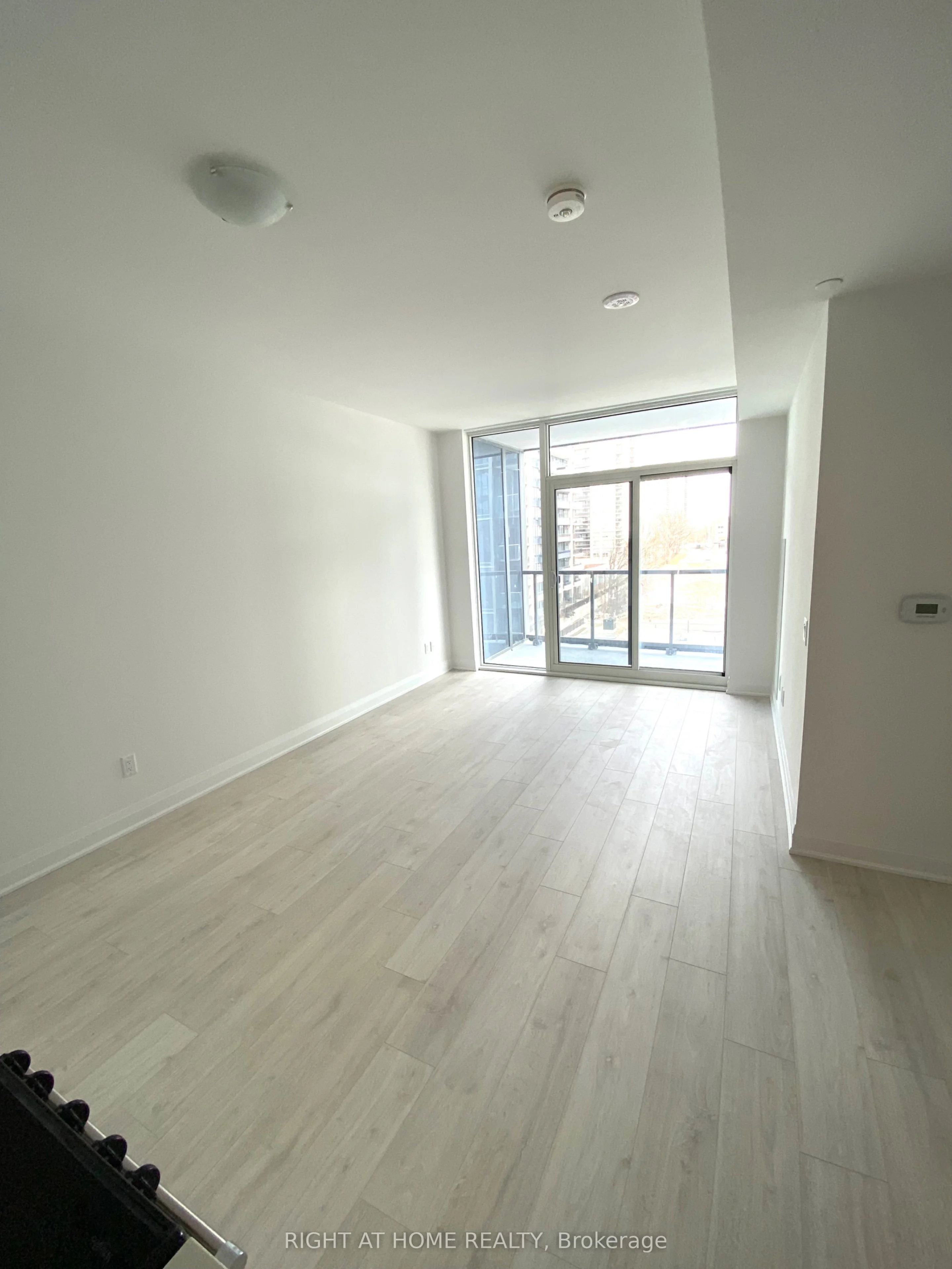10 Gatineau Drive 514, Vaughan, ON L4J 0L2