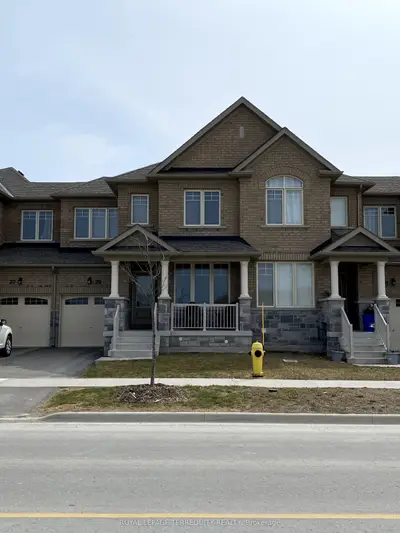 Att/Row/Townhouse in East Gwillimbury