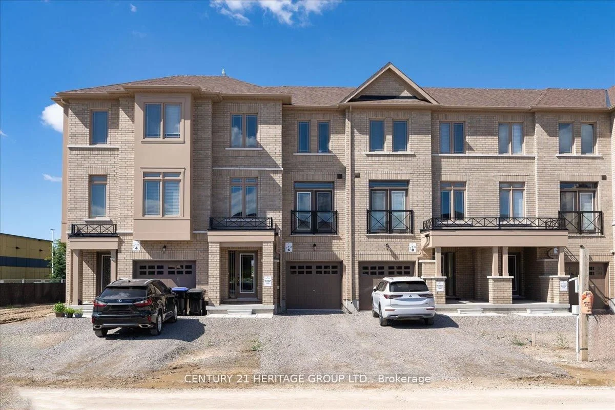Att/Row/Townhouse in Bradford West Gwillimbury