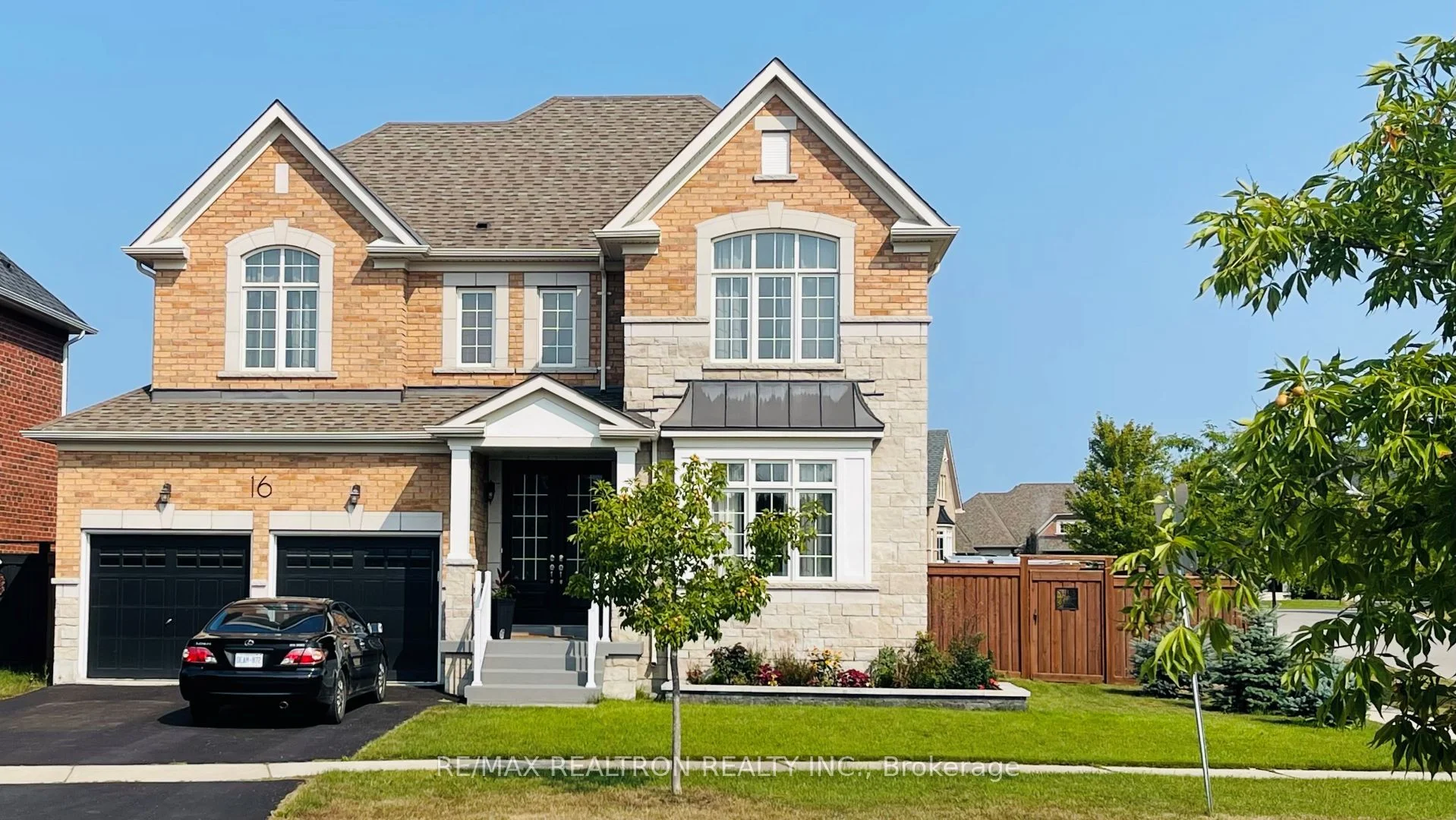 16 Vivian Creek Road, East Gwillimbury, On L0g 1m0