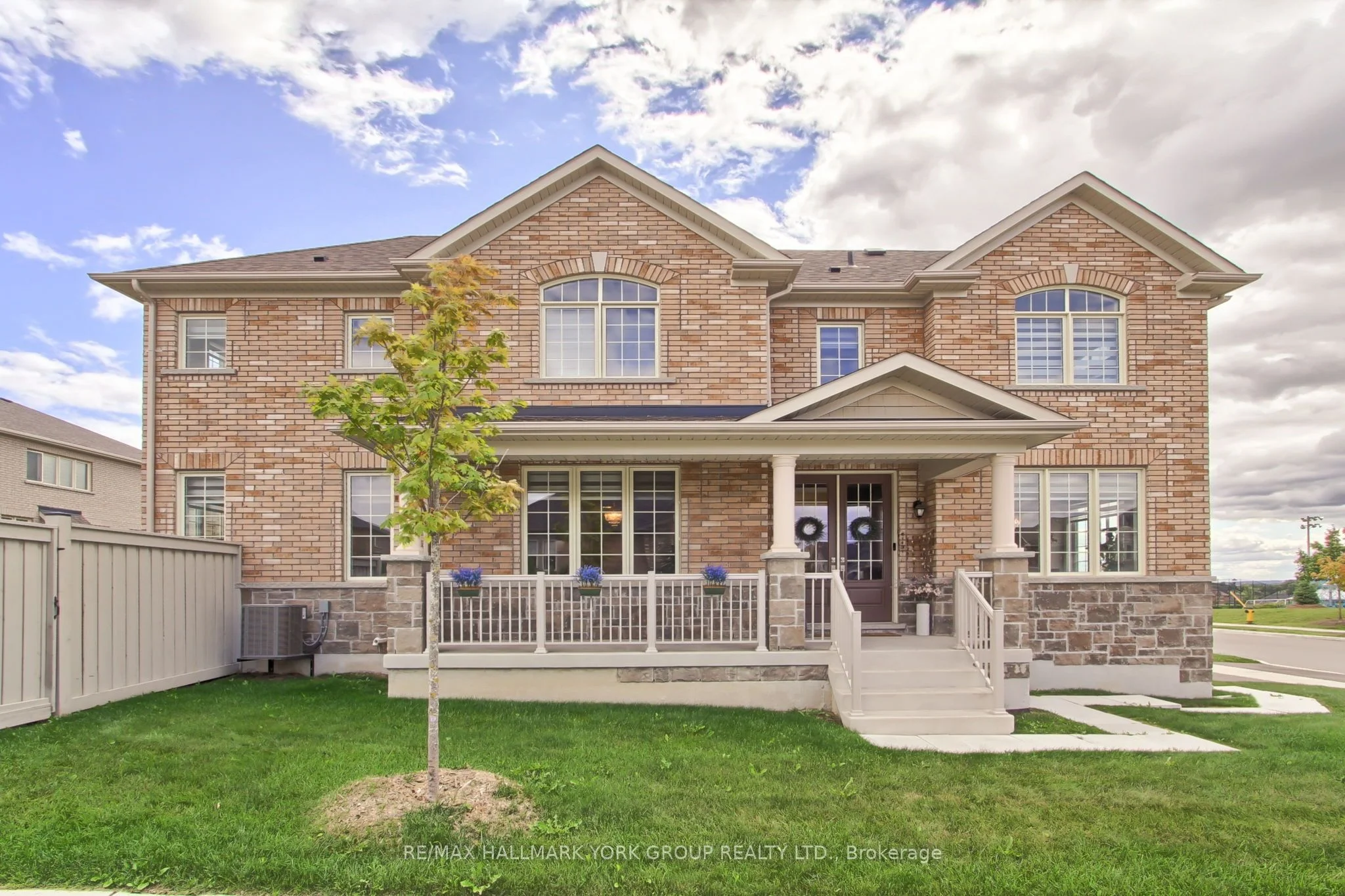 190 Walter English Drive, East Gwillimbury, On L0g 1r0