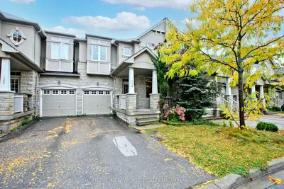 Att/Row/Townhouse in Richmond Hill