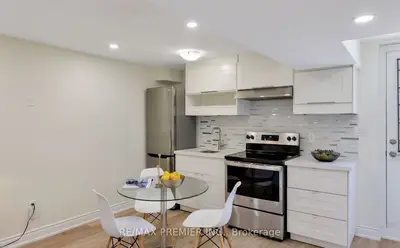 Att/Row/Townhouse in Vaughan