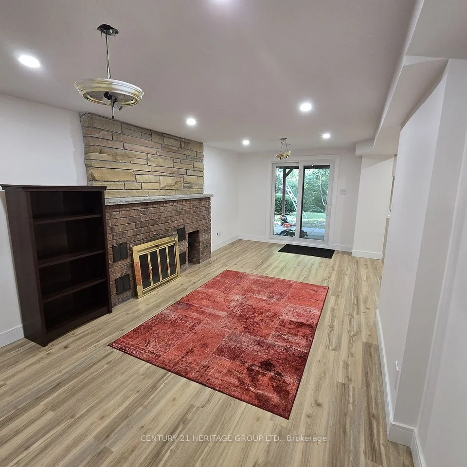 18 LIPPINCOTT Court, Richmond Hill, ON L4C 7M4