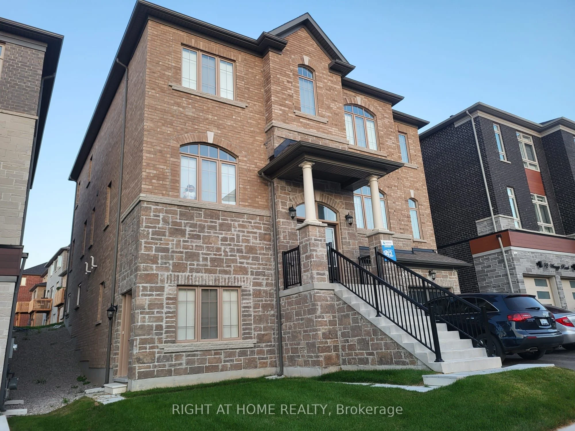98 Wraggs Road Bsmt, Bradford West Gwillimbury, ON L3Z 4N1