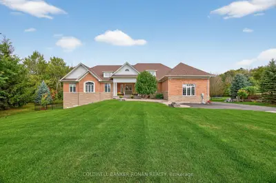 Detached in Essa