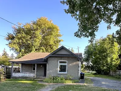 Detached in Essa