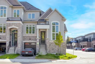 Att/Row/Townhouse in East Gwillimbury