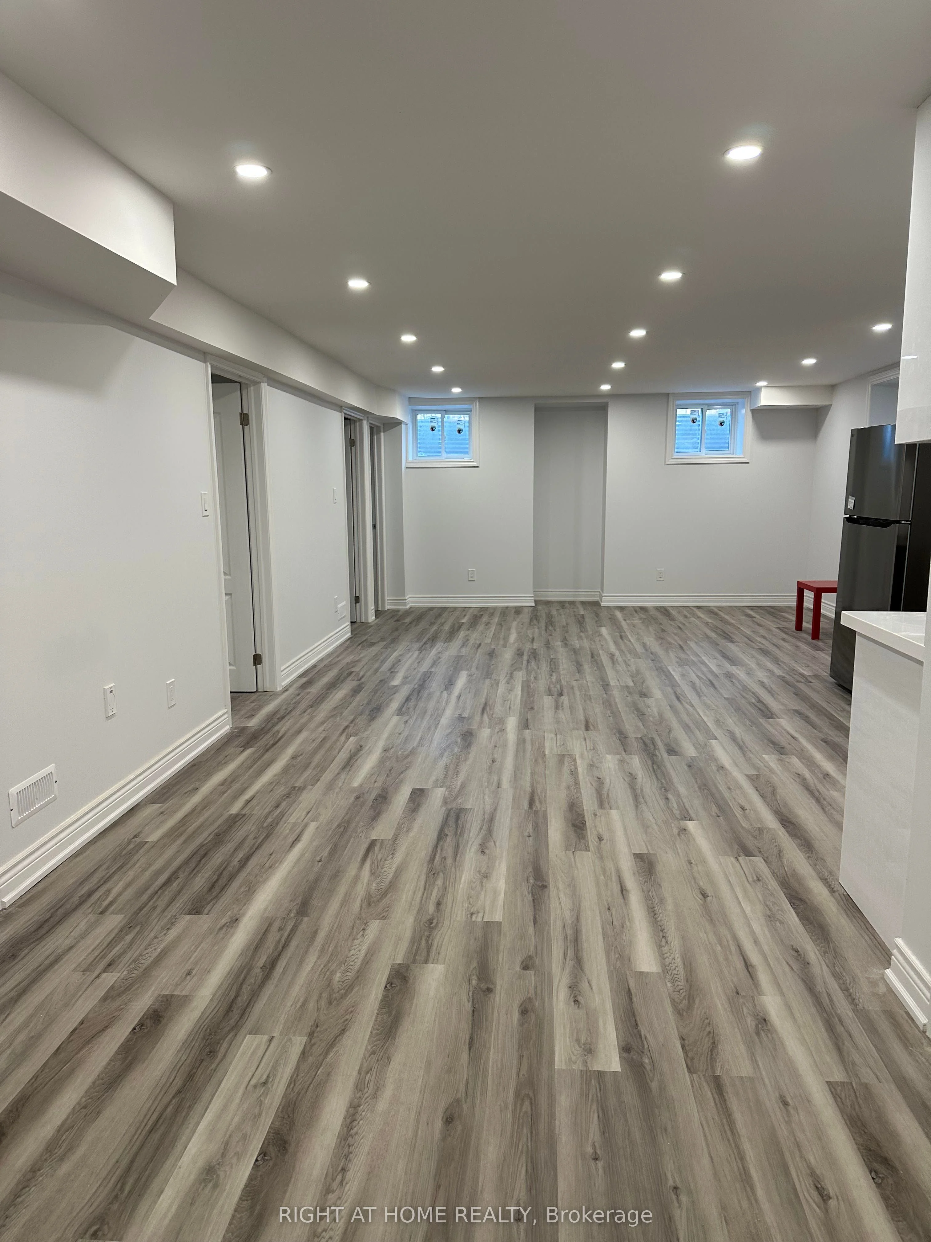 16 Irwin Place, Bradford West Gwillimbury, ON L3Z 0H7