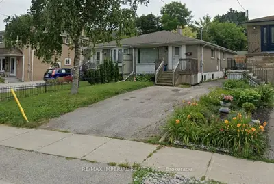 Semi-Detached in Newmarket