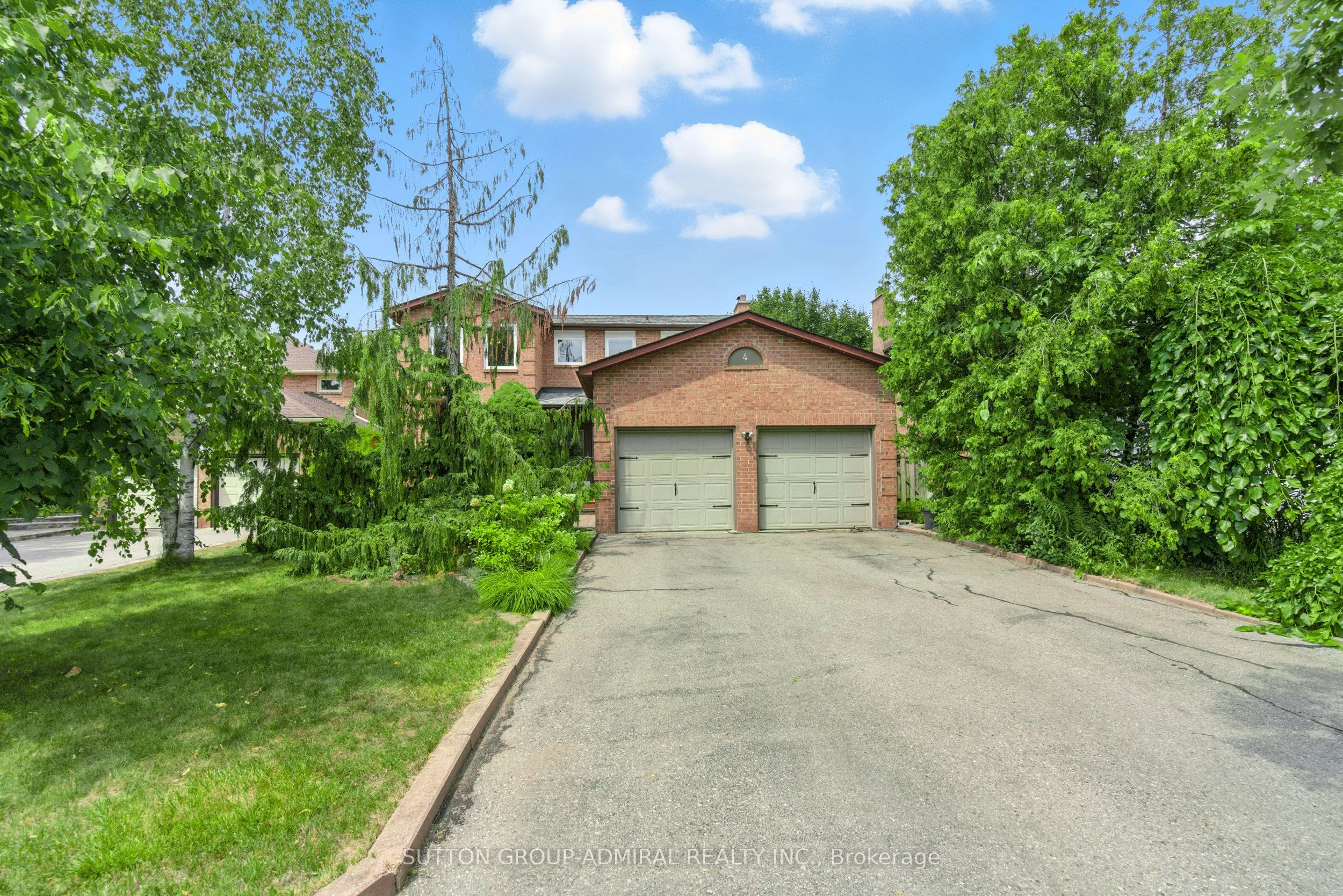 4 Mair Court, Richmond Hill, ON L4C 7S1