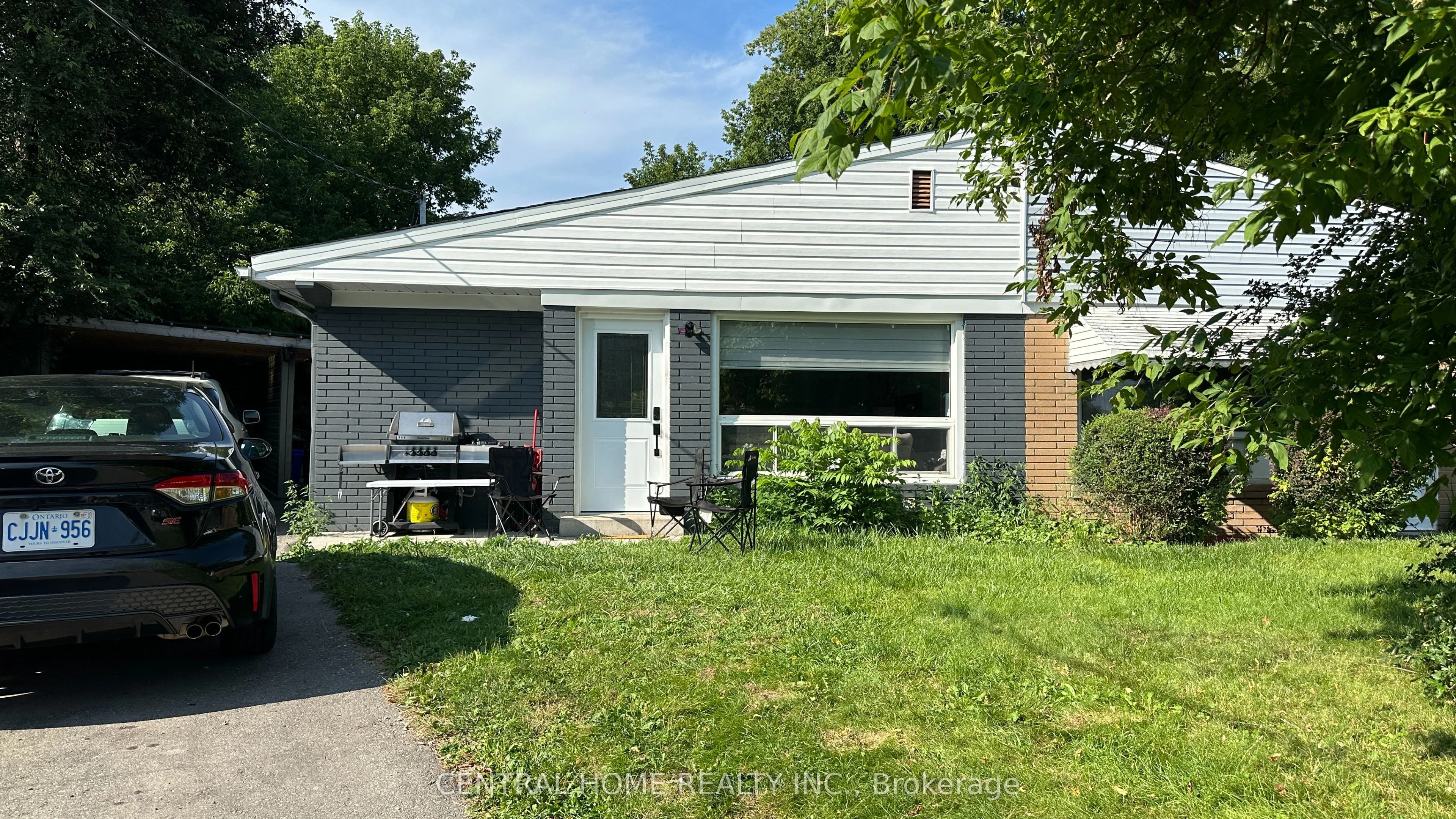 139 Maurice Court Lower Level, Newmarket, ON L3Y 2W1