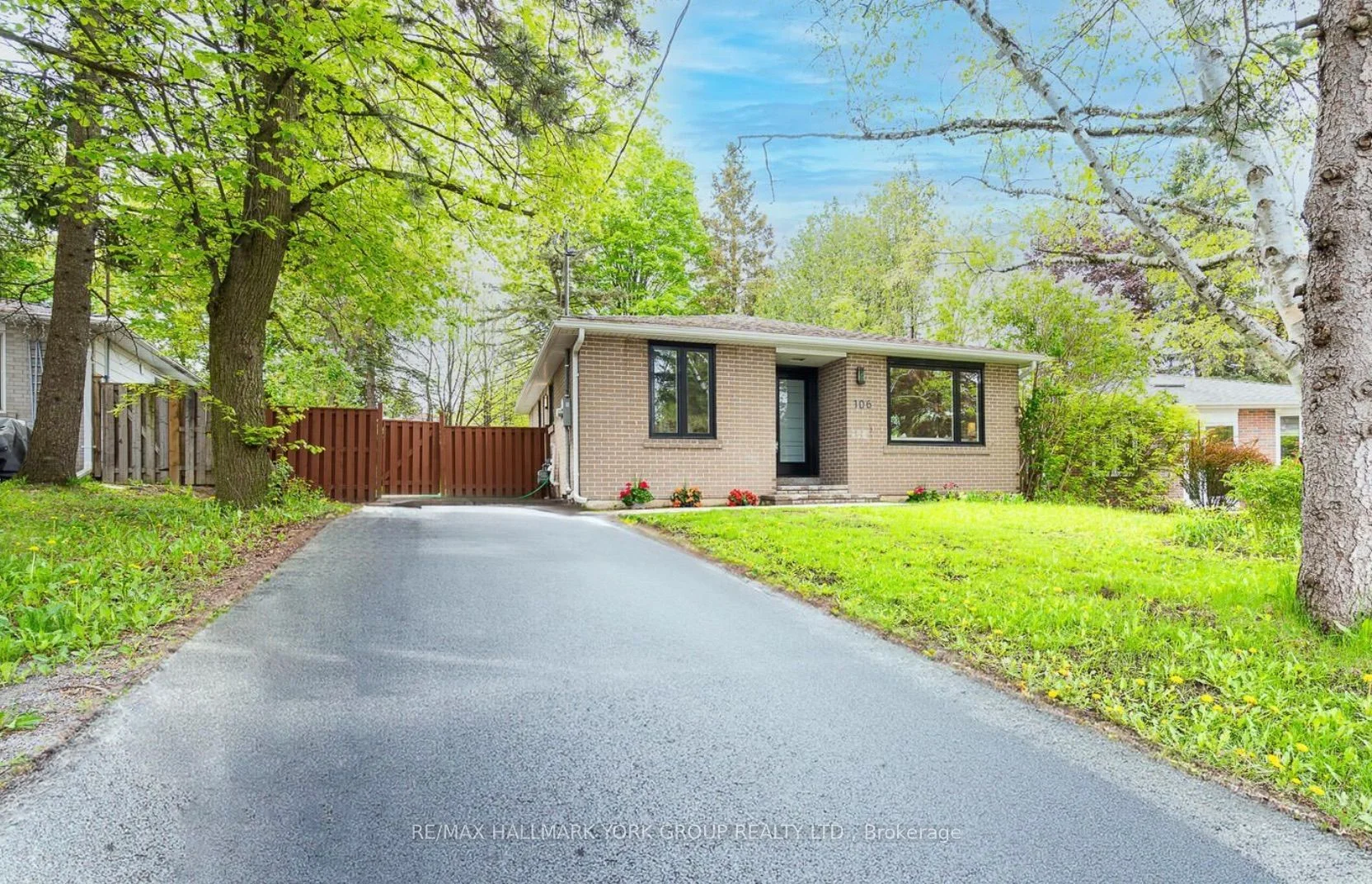 106 Woodpark Pl Place, Newmarket, ON L3Y 3P6