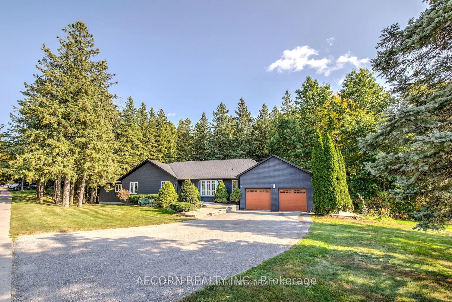 161 Heathwood Heights Drive, Aurora, ON L4G 4X2